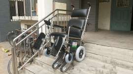 爬楼梯电动轮椅可独立操作平地楼梯电动轮椅车履带式一体爬楼车